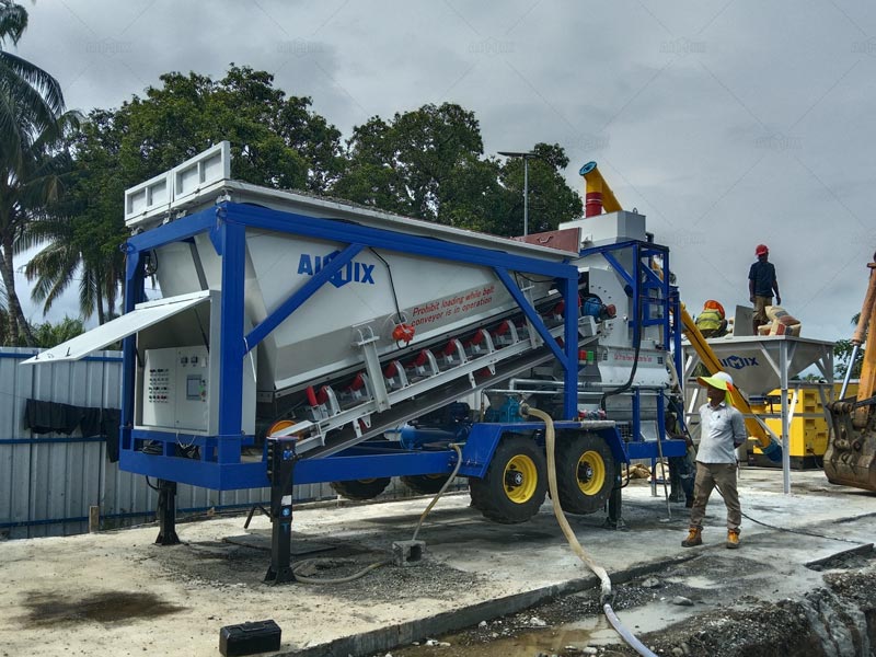 Compact Type Mobile Concrete Batching Plant for Small Road Construction
